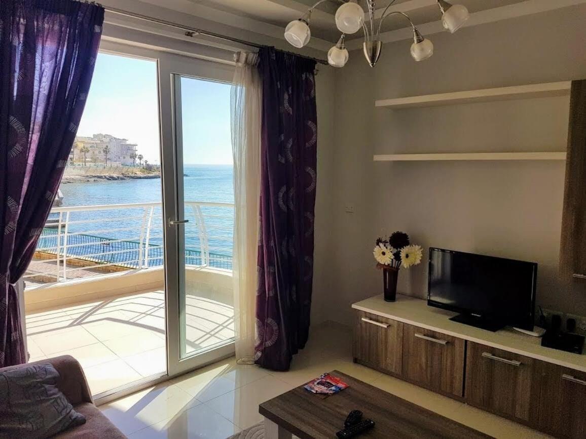 Riviera Holiday Apartments - Seafront - Wifi Marsaskala Rum bild