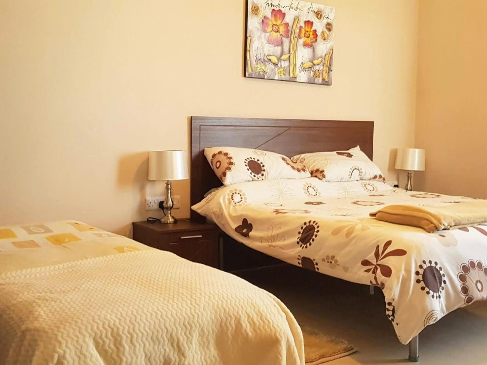Riviera Holiday Apartments - Seafront - Wifi Marsaskala Rum bild
