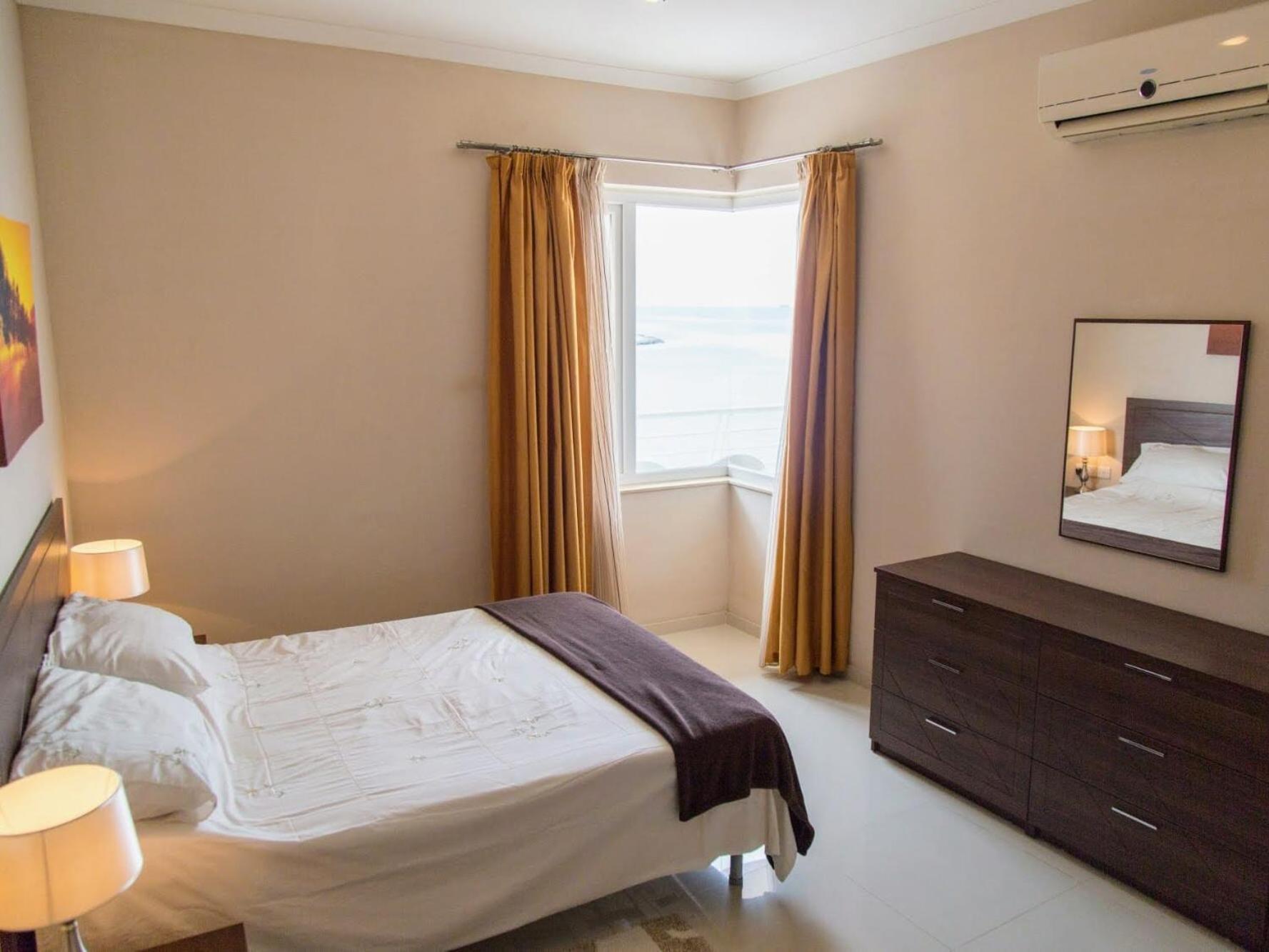 Riviera Holiday Apartments - Seafront - Wifi Marsaskala Rum bild