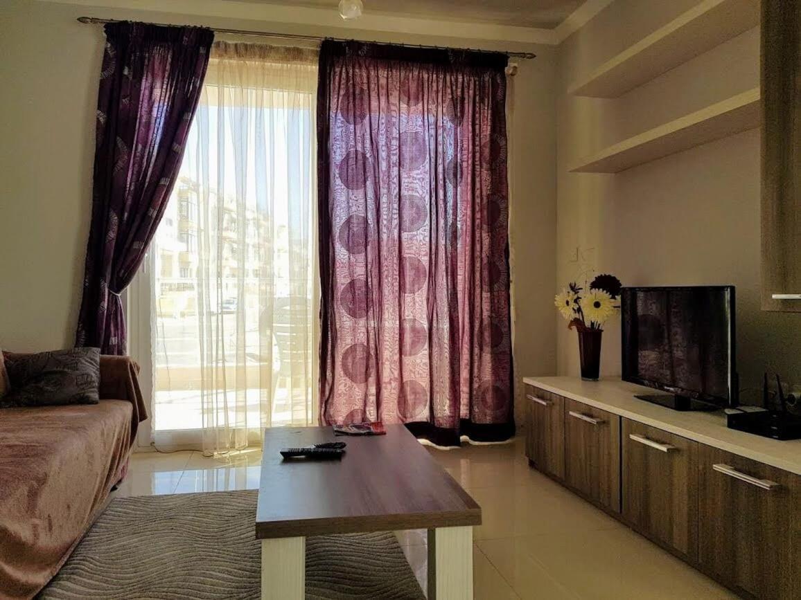 Riviera Holiday Apartments - Seafront - Wifi Marsaskala Rum bild