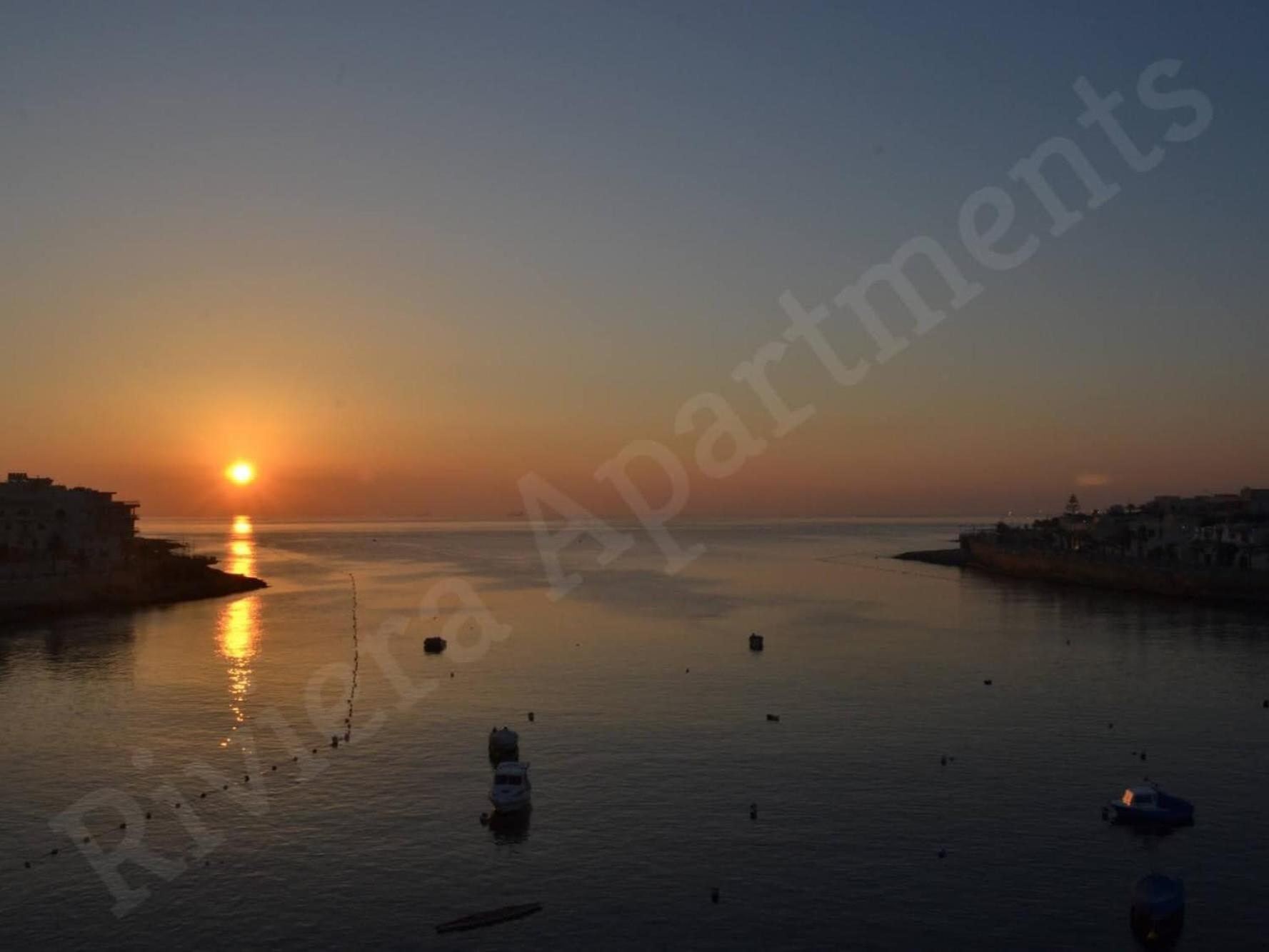 Riviera Holiday Apartments - Seafront - Wifi Marsaskala Rum bild